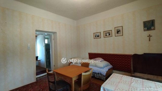 Eladó családi ház, Alattyánban 9.5 M Ft, 2 szobás