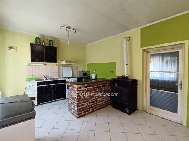 Eladó családi ház, Szentesen 30 M Ft, 2 szobás