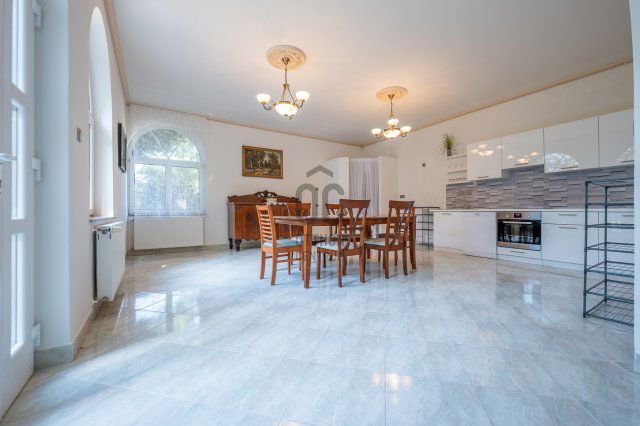 Eladó családi ház, Biatorbágyon 298 M Ft, 7 szobás