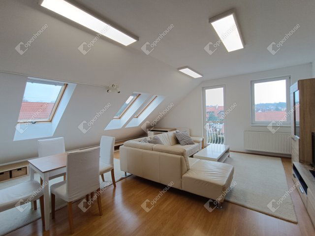 Eladó téglalakás, Sopronban 89.9 M Ft, 4 szobás