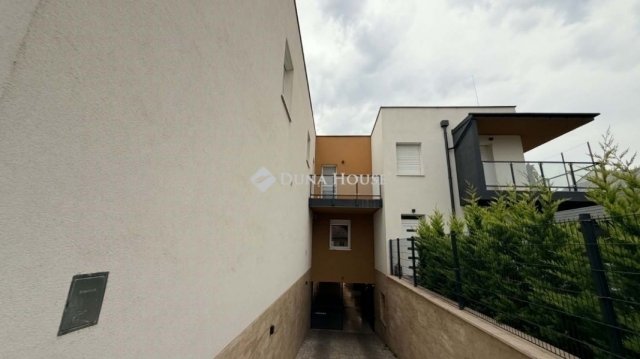 Eladó téglalakás, Érden 99.5 M Ft, 3 szobás