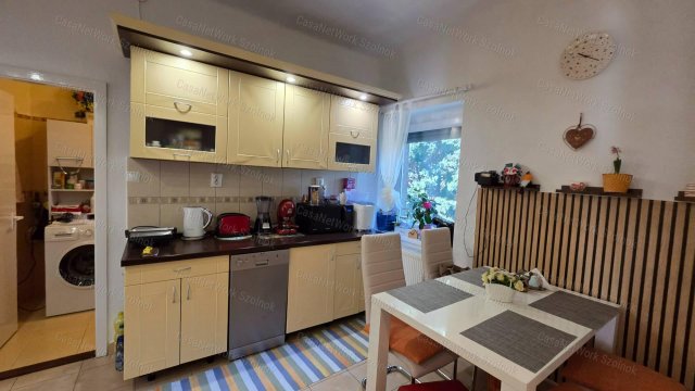 Eladó téglalakás, Szolnokon 34.9 M Ft, 3 szobás