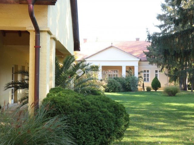 Eladó családi ház, Pécsváradon 189 M Ft, 7 szobás