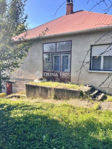 Eladó családi ház, Ajkán, Fiastyúk utcában 53 M Ft, 4 szobás