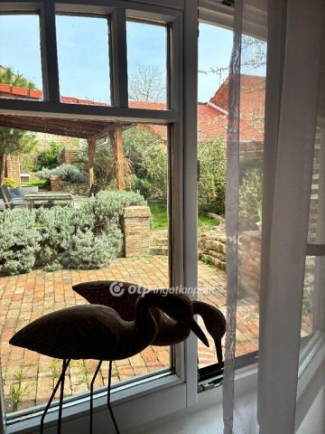 Eladó családi ház, Pécsett 89.9 M Ft, 3 szobás