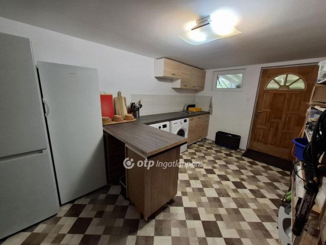 Eladó családi ház, Csatáron 98.5 M Ft, 2+2 szobás