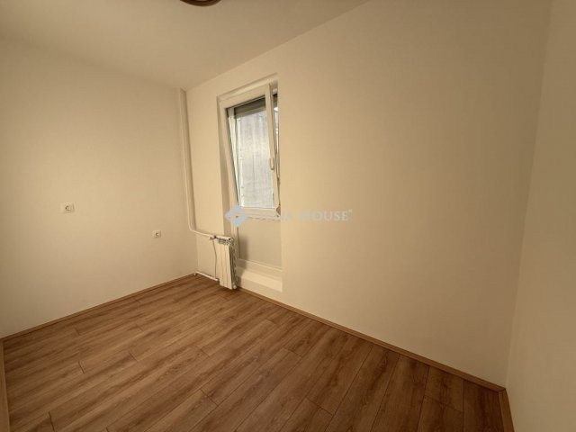 Eladó panellakás, Pécsett 64.9 M Ft, 3 szobás