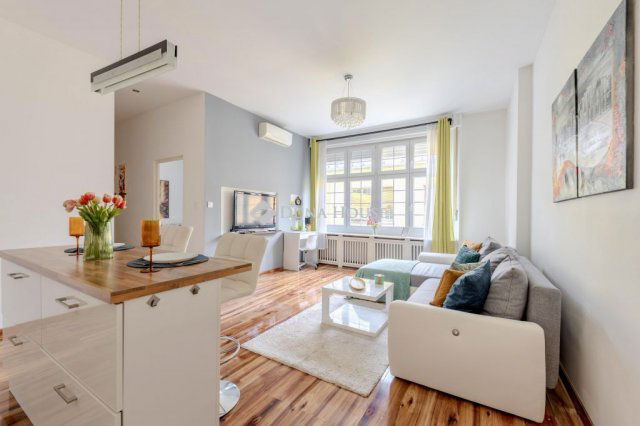 Eladó téglalakás, Budapesten, V. kerületben, Falk Miksa utcában