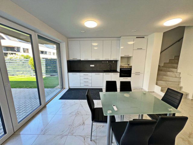 Kiadó ikerház, albérlet, Debrecenben 650 E Ft / hó, 5 szobás