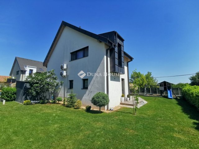 Eladó családi ház, Zsámbékon 175 M Ft, 5 szobás