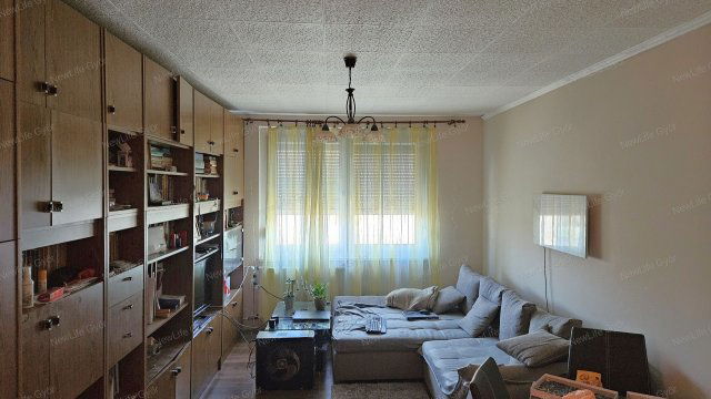 Eladó panellakás, Győrött 47.5 M Ft, 3 szobás