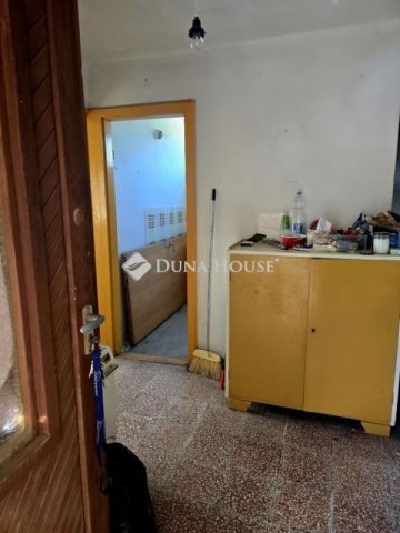 Eladó családi ház, Pécsett 88.9 M Ft, 3 szobás