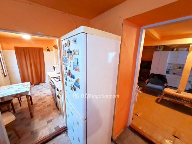 Eladó családi ház, Szolnokon 16.8 M Ft, 2 szobás