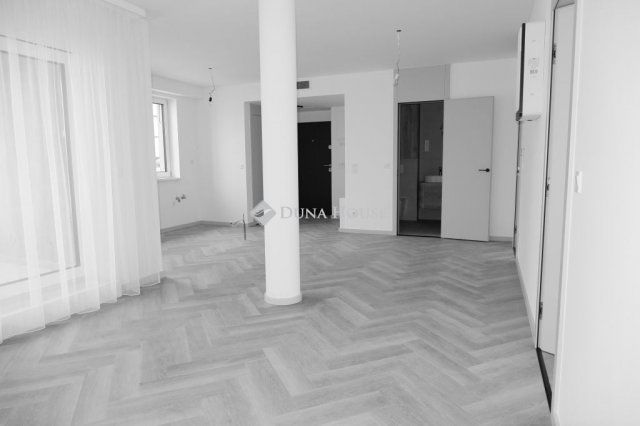 Eladó téglalakás, Székesfehérvárott 85 M Ft, 3 szobás