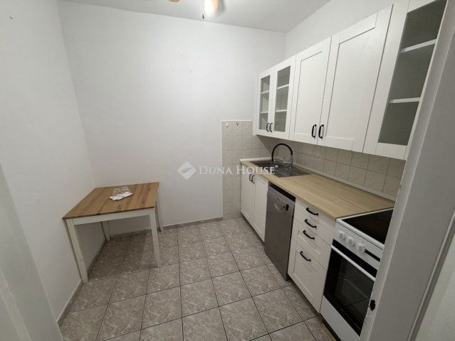 Eladó panellakás, Budapesten, III. kerületben 64.9 M Ft