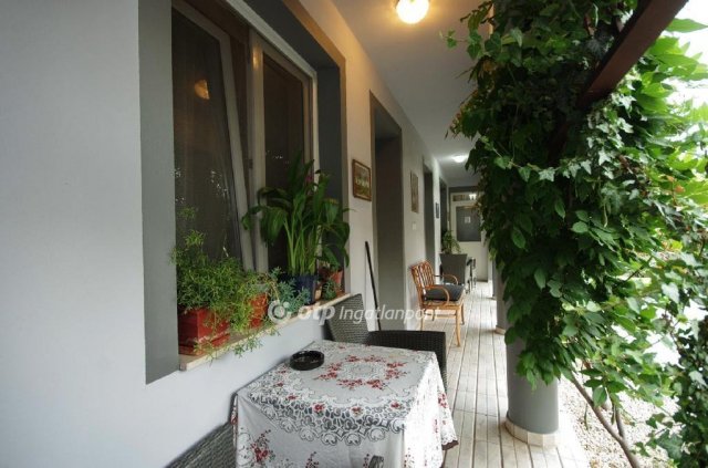 Eladó családi ház, Gyulán 210 M Ft, 9 szobás