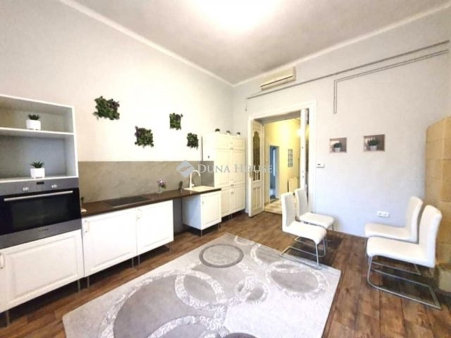 Eladó téglalakás, Pécsett 52.5 M Ft, 2 szobás