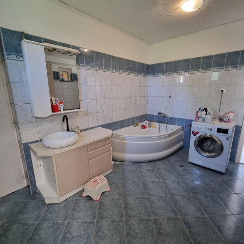 Eladó családi ház, Bernecebarátiban 38.8 M Ft, 4 szobás
