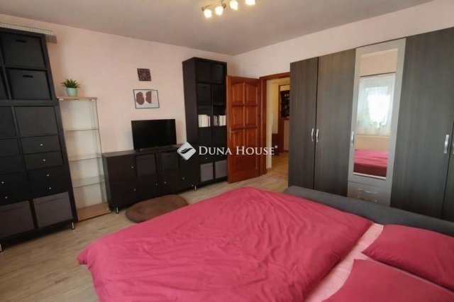 Eladó családi ház, Vecsésen 86.9 M Ft, 4 szobás