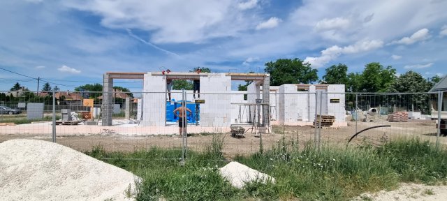 Eladó családi ház, Bicskén 134.9 M Ft, 5 szobás