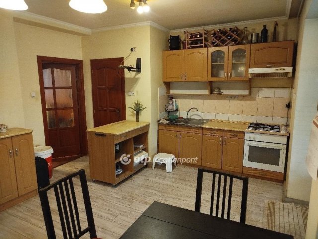 Eladó családi ház, Pápán 48.5 M Ft, 2+1 szobás