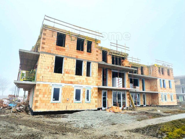 Eladó téglalakás, Győrött 81.745 M Ft, 3 szobás