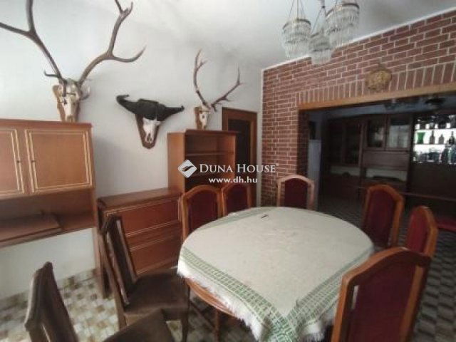 Eladó családi ház, Érden 320 M Ft, 8 szobás