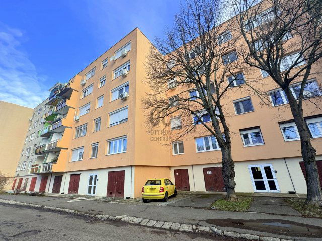 Eladó panellakás, Gödöllőn, Kossuth Lajos utcában 46.5 M Ft