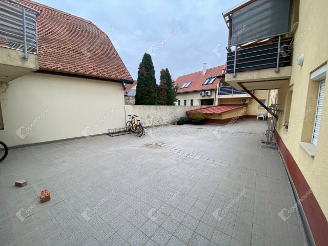 Eladó téglalakás, Mosonmagyaróváron 54.99 M Ft, 2 szobás