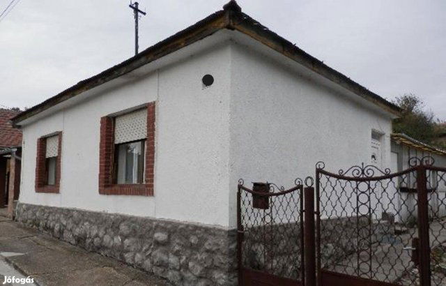 Eladó családi ház, Mogyorósbányán 20 M Ft, 2 szobás