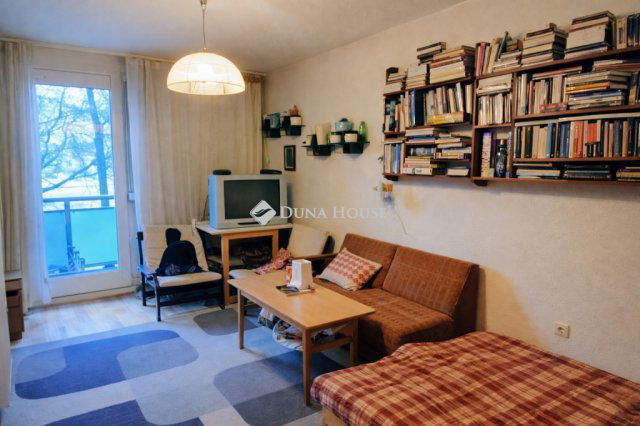 Eladó panellakás, Pécsett 41.9 M Ft, 2 szobás