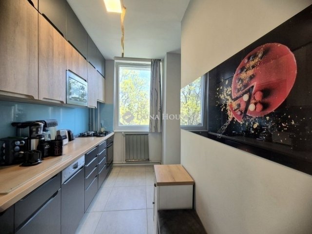 Eladó téglalakás, Szentendrén 87.9 M Ft, 4 szobás