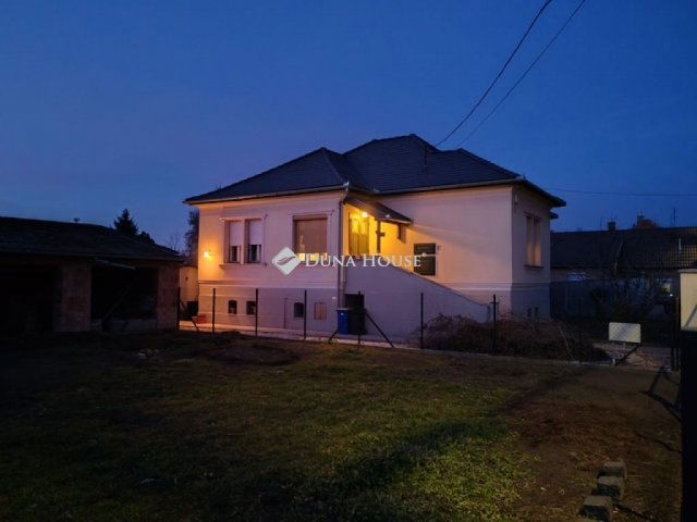 Eladó családi ház, Cegléden 83.9 M Ft, 3 szobás