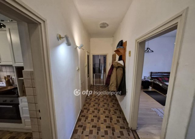 Eladó családi ház, Ercsiben 62.5 M Ft, 4 szobás