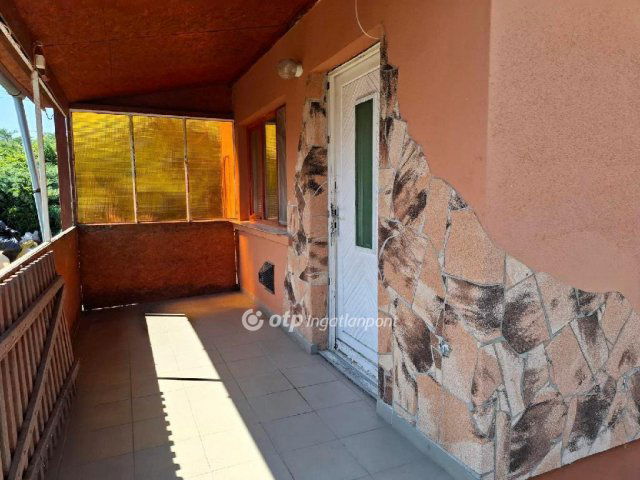 Eladó családi ház, Cegléden 31.8 M Ft, 2+1 szobás