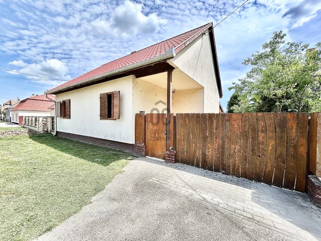 Eladó családi ház, Kisbéren, Petőfi Sándor utcában 61.99 M Ft