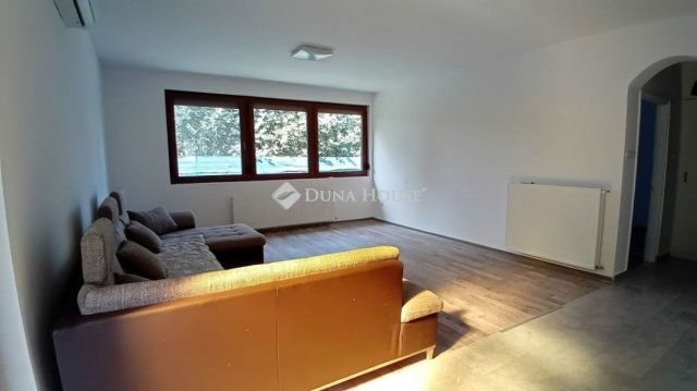 Eladó családi ház, Siófokon 85 M Ft, 7 szobás