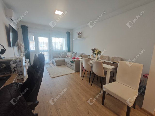 Eladó panellakás, Győrött 53 M Ft, 3 szobás