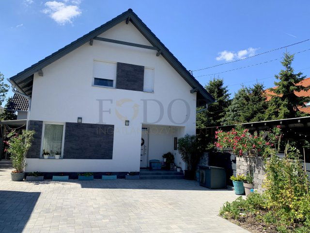 Eladó ikerház, Dabason 118.8 M Ft, 5 szobás