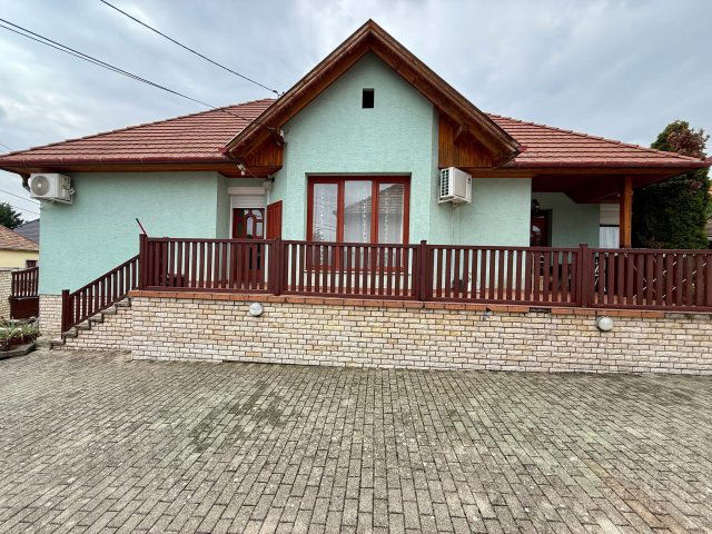Eladó családi ház, Móron 86.9 M Ft, 4 szobás
