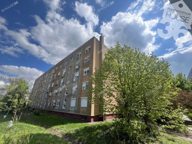 Eladó panellakás, Dunaföldváron 29.3 M Ft, 3 szobás