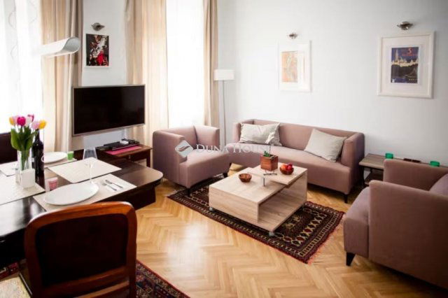 Eladó téglalakás, Budapesten, VI. kerületben, Paulay Ede utcában