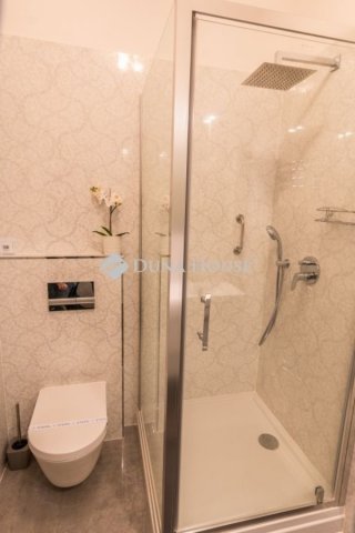 Eladó téglalakás, Budapesten, VII. kerületben 127.9 M Ft