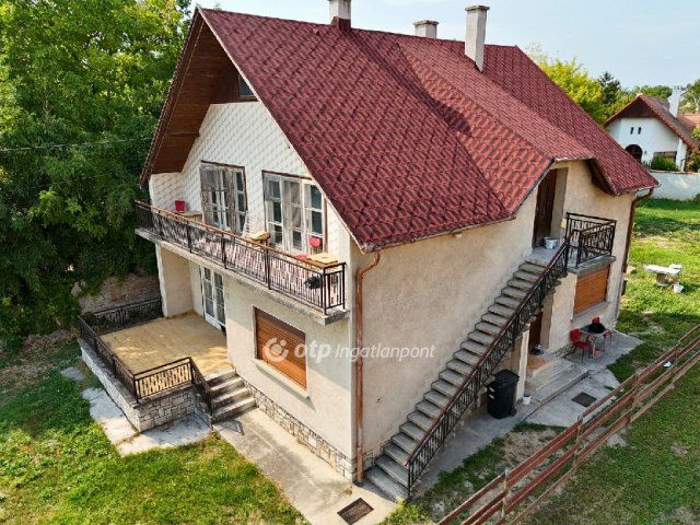 Eladó családi ház, Balatonkenesén 79 M Ft, 7 szobás