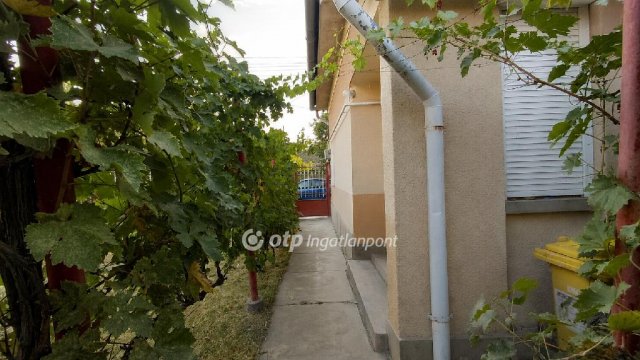 Eladó családi ház, Tótkomlóson 12 M Ft, 3 szobás