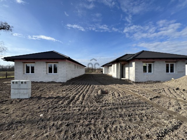 Eladó téglalakás, Cegléden 60 M Ft, 4 szobás
