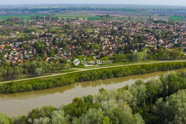 Eladó családi ház, Tiszakécskén 120 M Ft, 1 szobás