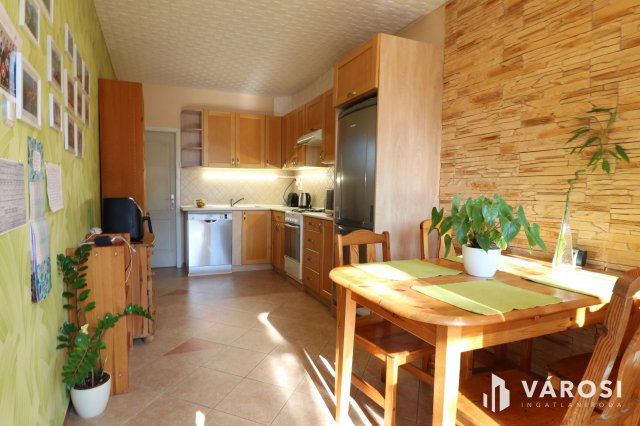 Eladó családi ház, Győrött 99.9 M Ft, 4 szobás