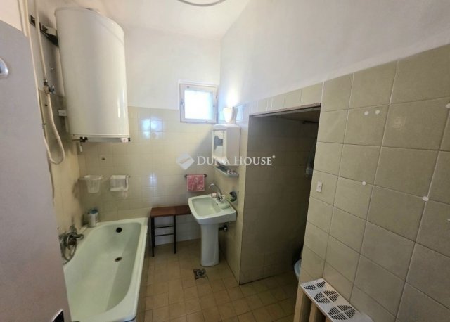 Eladó családi ház, Monoron 89.9 M Ft, 6 szobás
