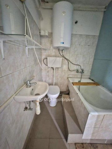 Eladó családi ház, Ráckeresztúron 25.9 M Ft, 1 szobás